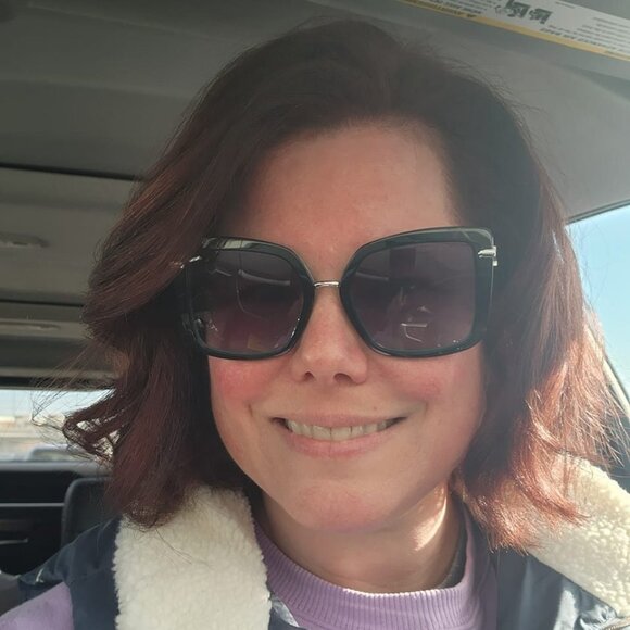 Meet your Posher, Melissa - Picture 1 of 1